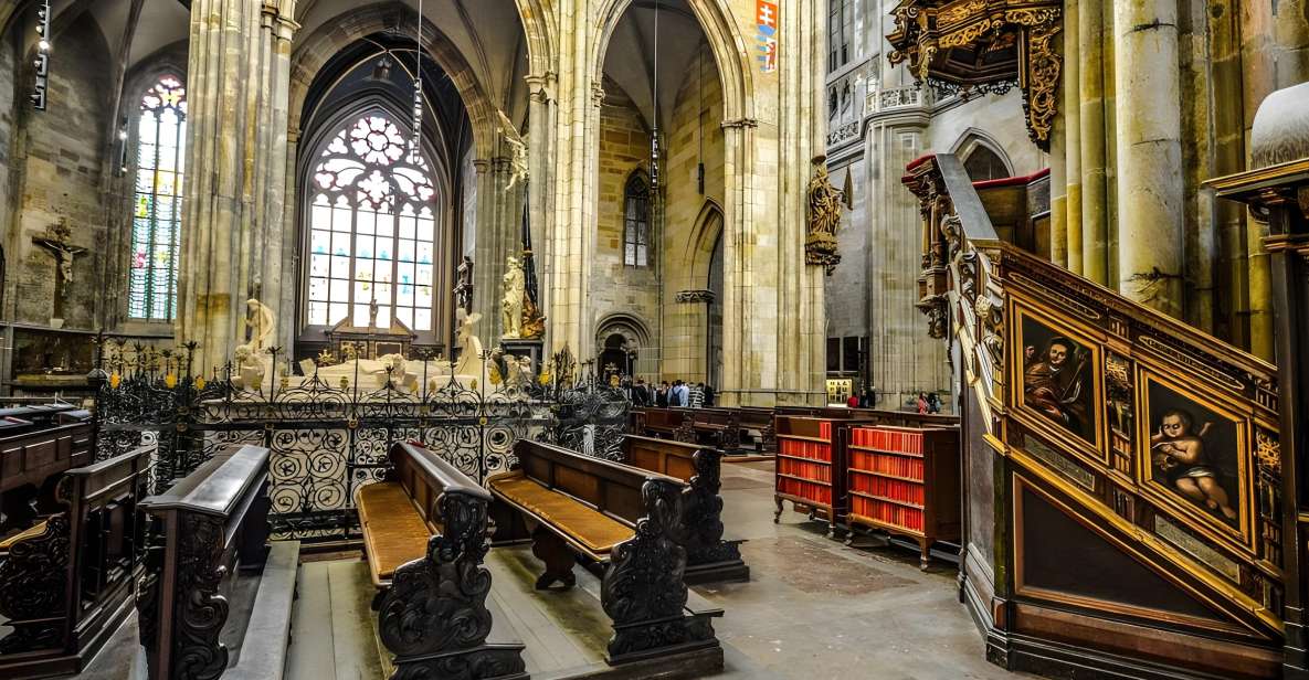 Prague Castle: Royal Palace, Cathedral, and Golden Lane Tour - Key things to know before you go