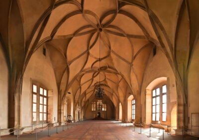 Prague Castle: Royal Palace, Cathedral, and Golden Lane Tour - The tram ride and why it actually improves the day
