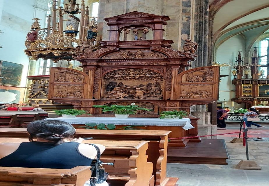 Prague Castle tour - Guide quality you can count on: English and Russian, plus real polish