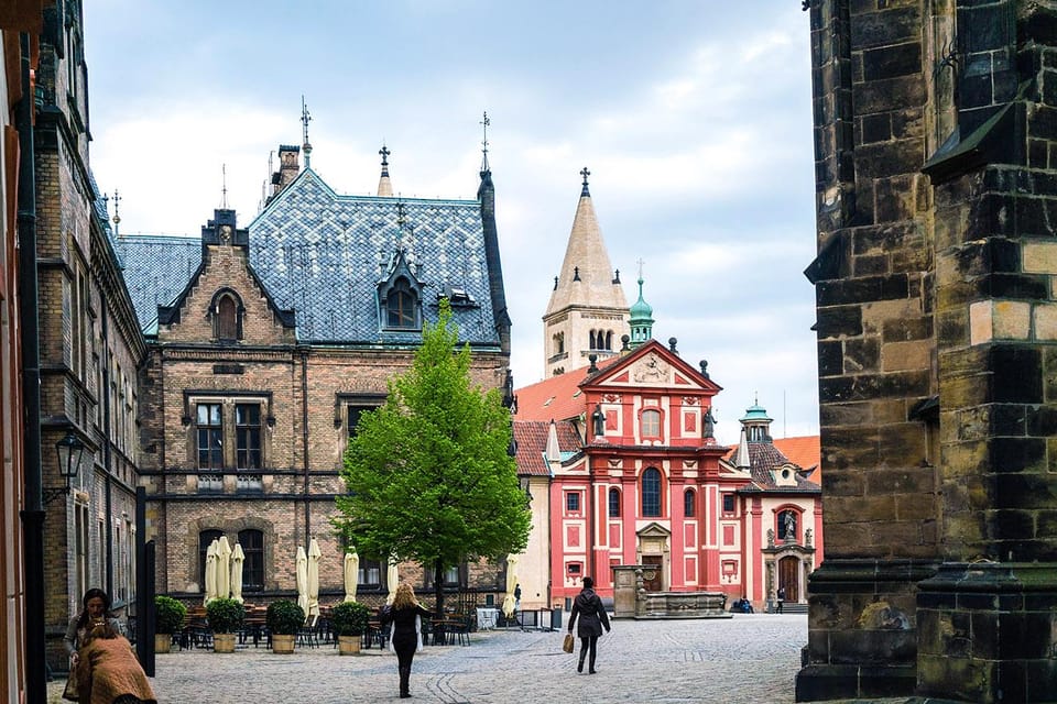 Prague Castle Walking Tour with Live Guide - Meeting at Old Town Square: Finding the Start Without Panic