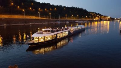 Prague: City Tour and Dinner Cruise with Hotel Pickup - 45 Minutes by Minibus: Old Town, Jewish Quarter, and New Town in One Sweep