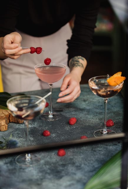 Prague: Cocktail Making Workshop with Bartender - Key things you’ll notice right away
