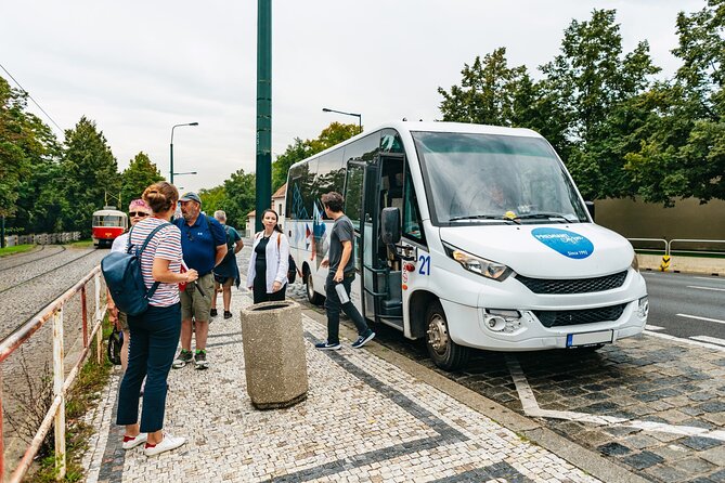 Prague Combo: Castle Guided Tour, Bus and Optional Boat - How Guide Styles and Crowd Flow Affect Your Experience