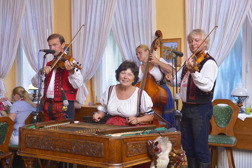 Prague: Folk Dancing Dinner Experience - How the timing works (and why 6:45 PM matters)