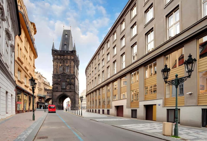 Prague: Full-Day Guided Tour of Prague in a Small-Group - Lunch break at a Czech tavern: you choose your flavor