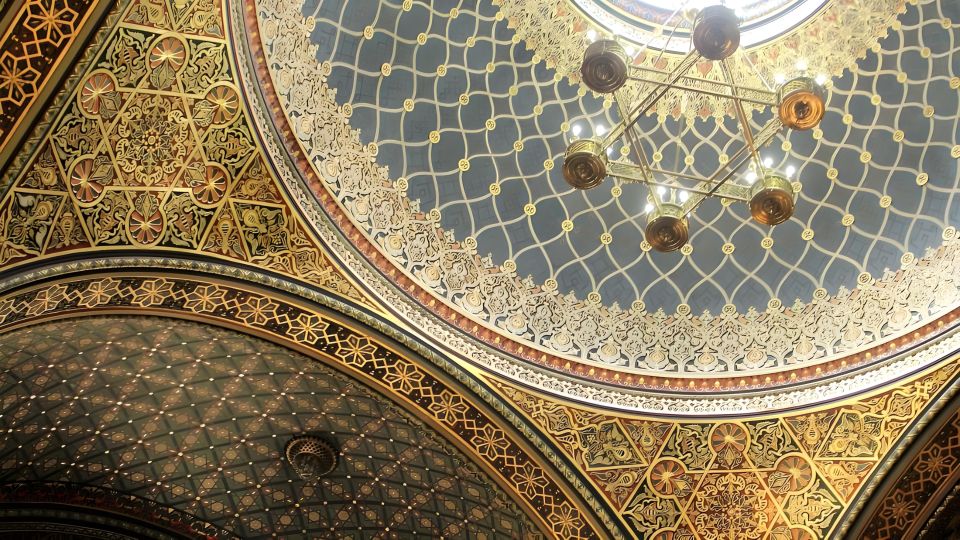 Prague: Guided Tour inside the Jewish Cemetery & Synagogues - Klausen Synagogue: Keeping the Walk Interesting (Not Just a Photo Loop)