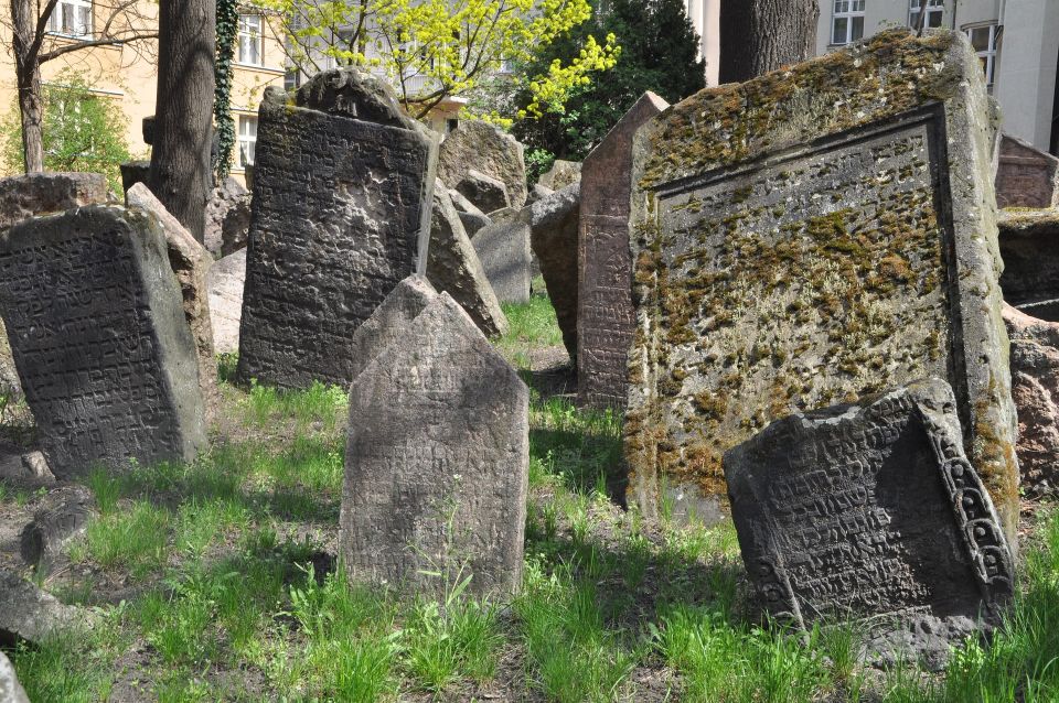 Prague: Guided Walking Tour of Prague's Jewish Quarter - The Jewish Quarter in 150 minutes: why this route makes sense