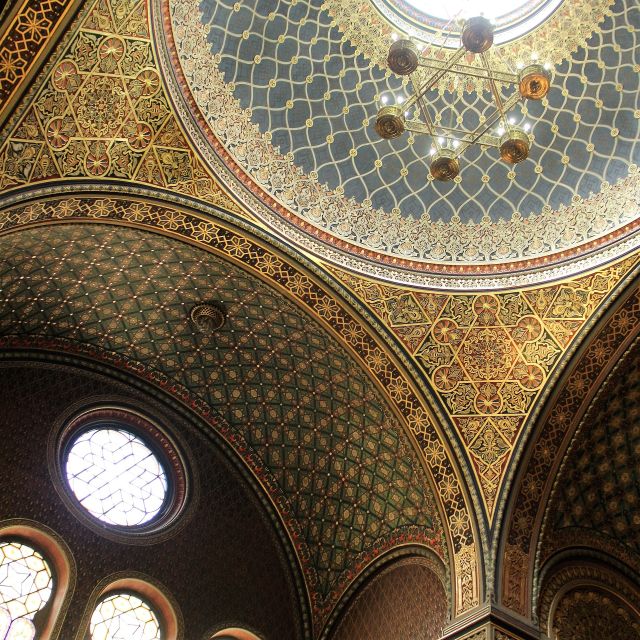 Prague: Guided Walking Tour of Prague's Jewish Quarter - Ceremonial Hall and the Robert Guttmann gallery: why indoor stops matter