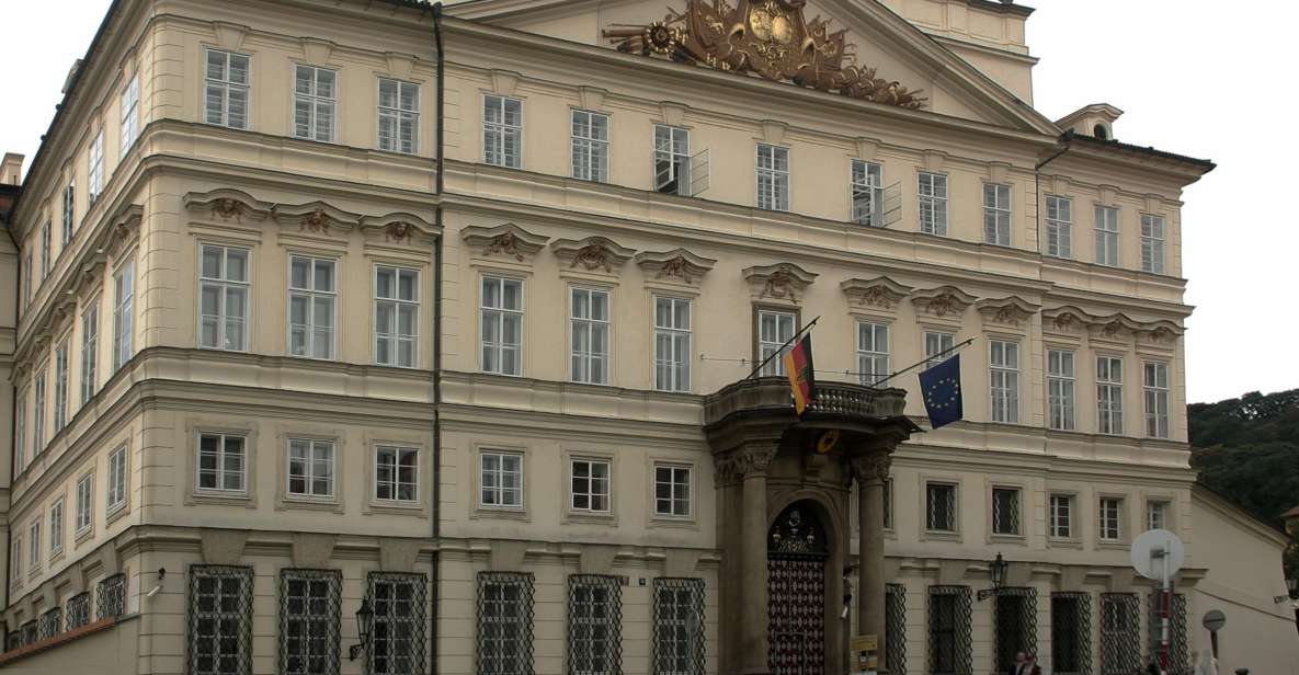 Prague: Highlights Walking Tour to the German embassy 1989 - Starting at Charles University: Getting to the Faculty of Law
