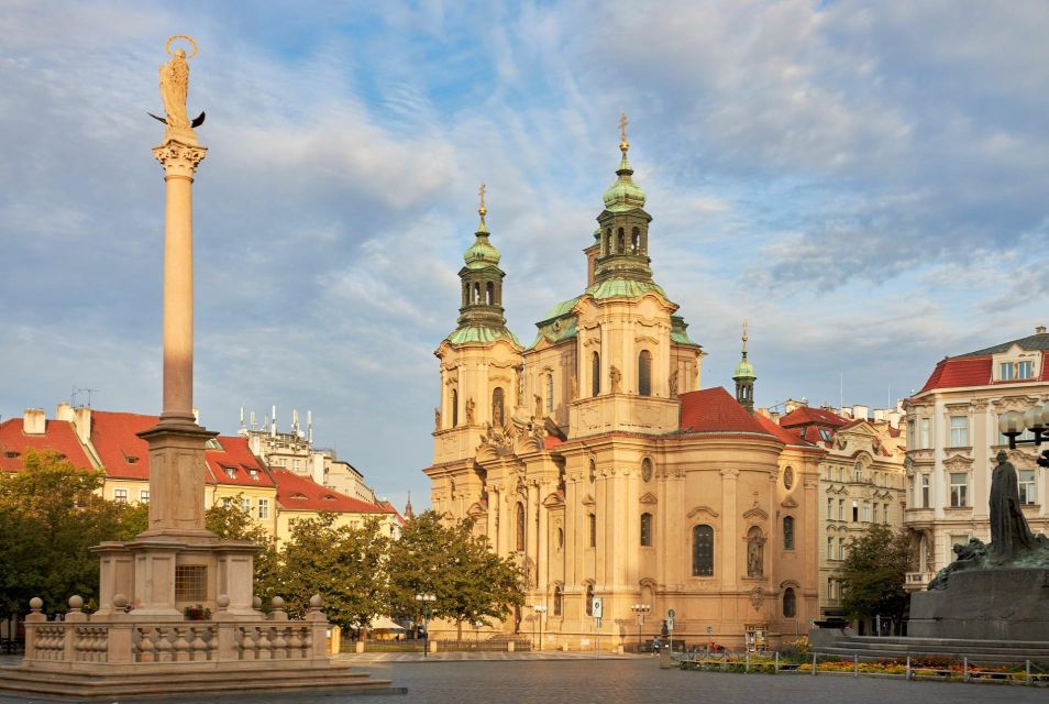 Prague Hradcany Castle, St Vitus Cathedral Tour with Tickets - Transfers and meeting point: how to not waste your time getting there