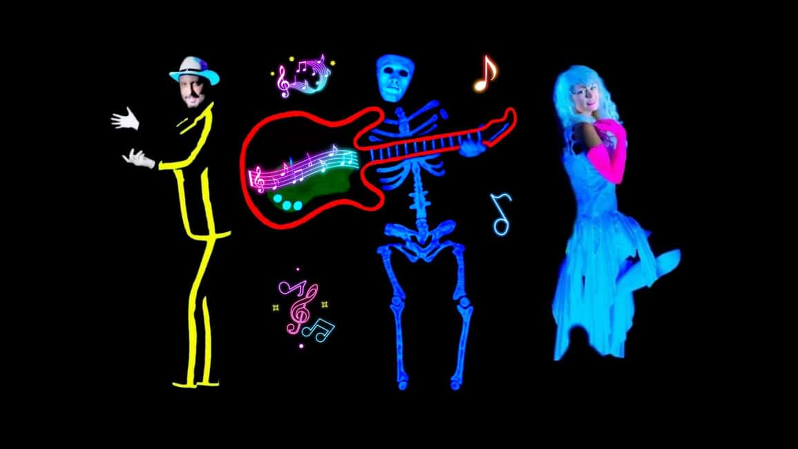 Prague: Images of Love Black Light Theatre Show - How the show tells love without words