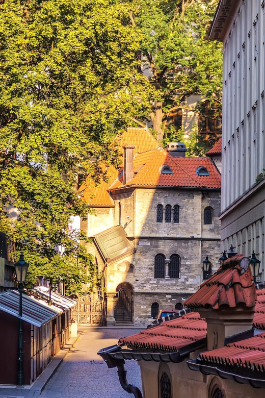 Prague: Jewish Quarter Half-Day Private Walking Tour - Old Jewish Cemetery + Chevrah Kaddisha building: the layers that stop time