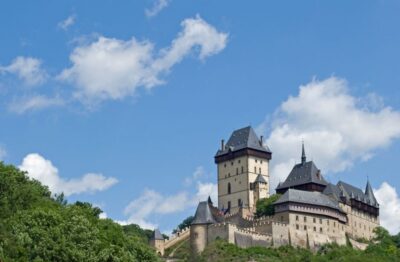 Prague: Karlštejn Castle Guided Tour with Entry Ticket - The 5-hour flow: pickup, ride, guided hour, then village time