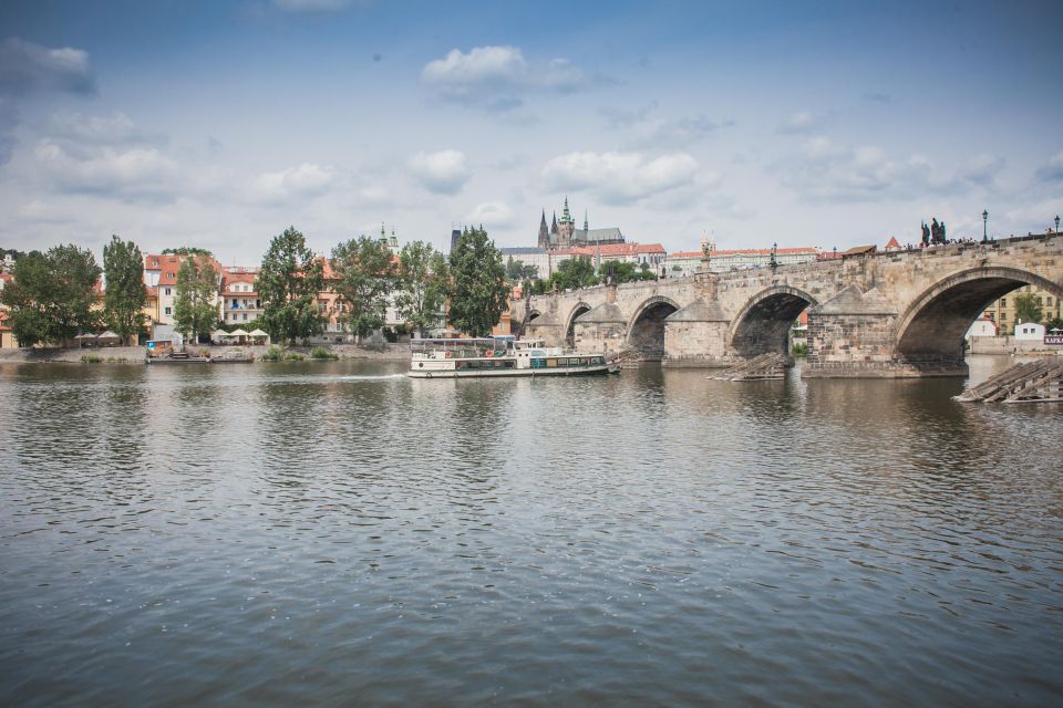 Prague: Lunch Cruise on Vltava River with open Buffet - Passing the River Lock: More Than a Simple Dock-to-Bridge Loop