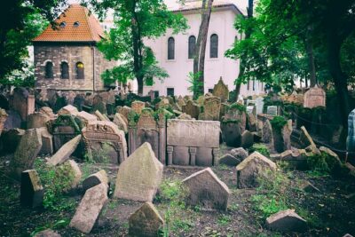 Prague Old Jewish Quarter and Spanish Synagogue Private Tour - The 2-hour Josefov walk: Kafka to Maisel to the Memorial Walls