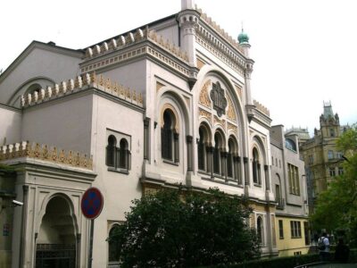 Prague: Old, New, and Jewish Towns Guided Walking Tour - Meeting at Česká Národní Banka: easy to find, right in the action