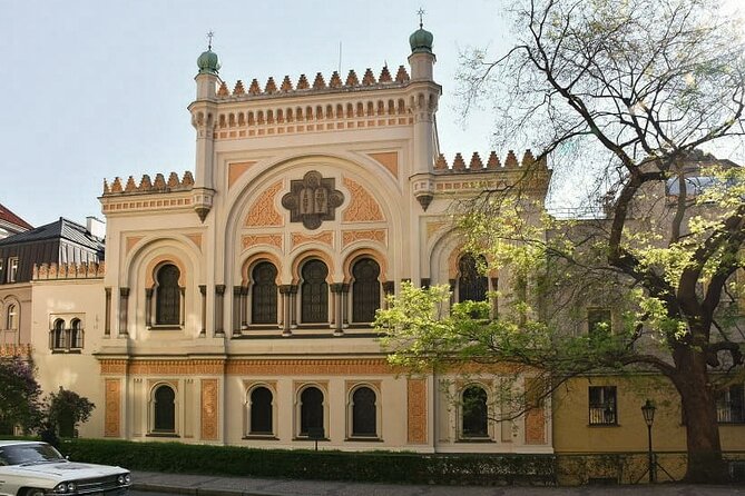 Prague Old Town and Jewish Quarter 90 minutes Guided Tour - Meeting GET PRAGUE GUIDE: find the blue-and-white umbrella and get moving