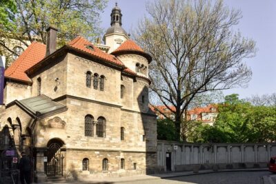 Prague Old Town and Jewish Quarter 90 minutes Guided Tour - Old Town Square and the Astronomical Clock: legendary stories that make the landmark click
