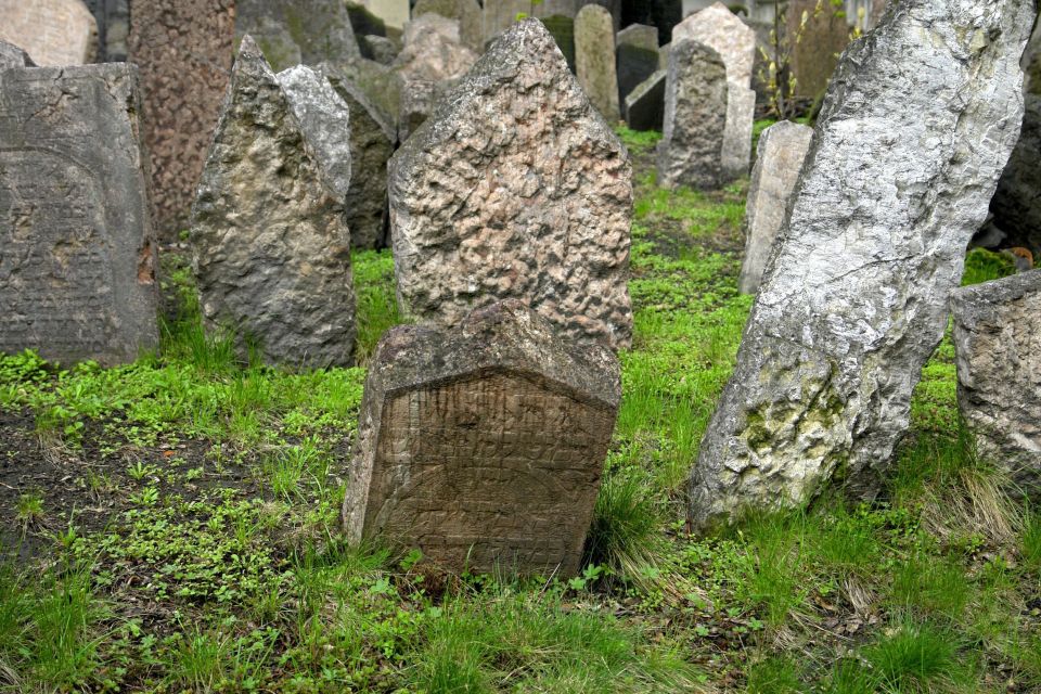 Prague: Old Town and Jewish Quarter Tour with Jewish Museum - Opening Hours: Plan Your Jewish Museum Time Around the Clock