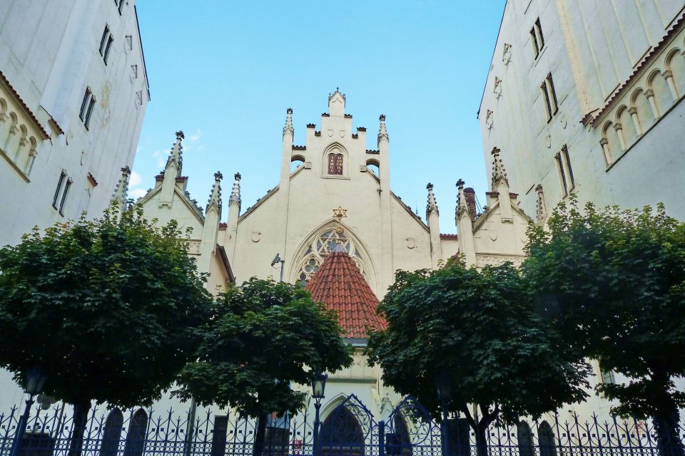 Prague: Old Town and Jewish Quarter Tour with Jewish Museum - Price Check: Is $62 Worth It?