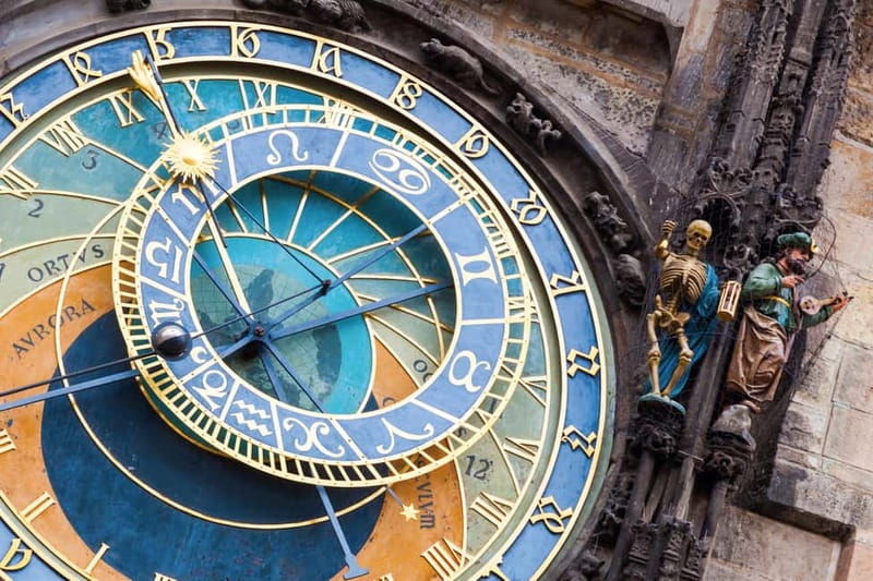 Prague: Old Town, Prague Castle & River Cruise Day Tour - Small group energy and the two-guide setup