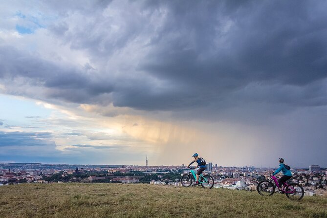 Prague on E-Bike: Explore Greater Downtown Parks & Epic Views - Rolling Through Santoška Park: A Quiet Prague Pause