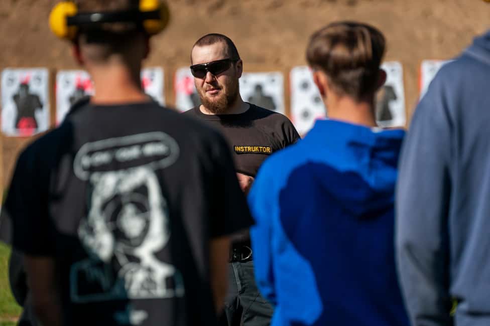 Prague: Outdoor Shooting Experience with up to 10 Guns - Handling Real Targets: Turning Instruction into Control