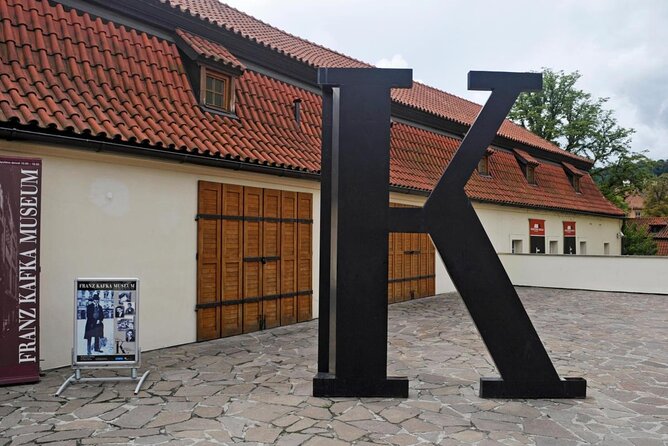 Prague Photo Walk Tour (Family, Couple, Solo) - Key things that make this Prague photo walk worth your time