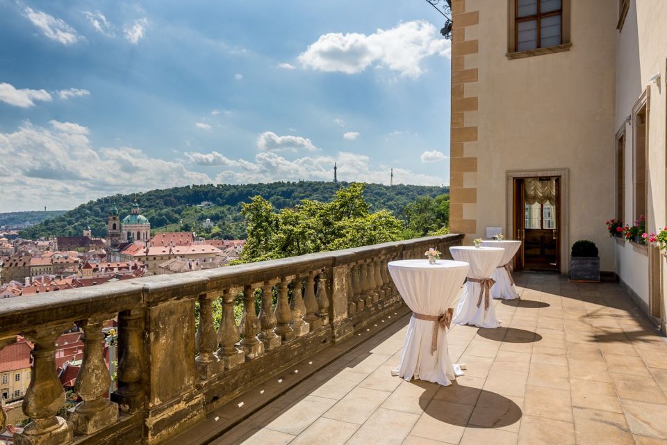 Prague: Prague Castle and Lobkowicz Palace Entry Tickets - Getting food and a view without losing your rhythm