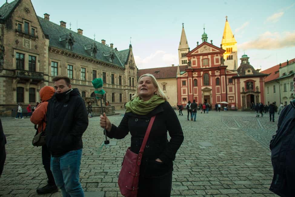 Prague: Prague Castle & Charles Bridge – guided tour in German - Golden Lane Finish: Free After 5:00 p.m.