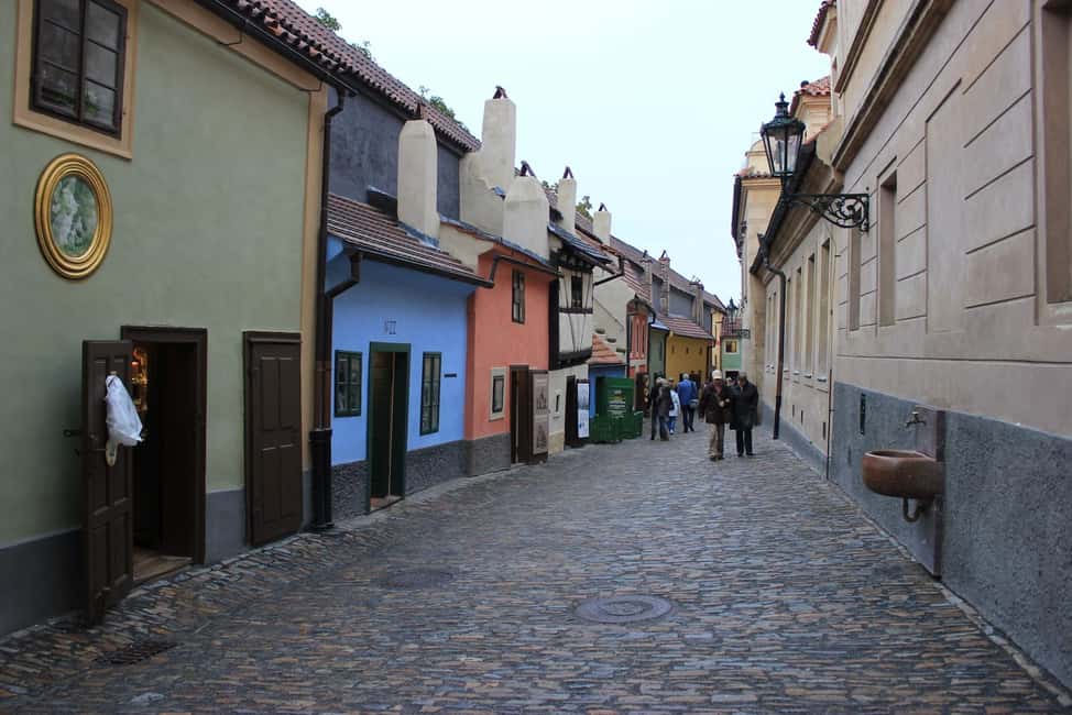 Prague: Prague Castle & Charles Bridge – guided tour in German - Price and Value: What $19 Buys You (and What It Doesn’t)