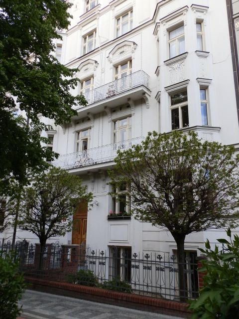 Prague: Private Prague Art Nouveau and Cubism Tour - House of the Black Madonna: a familiar setting, explained differently