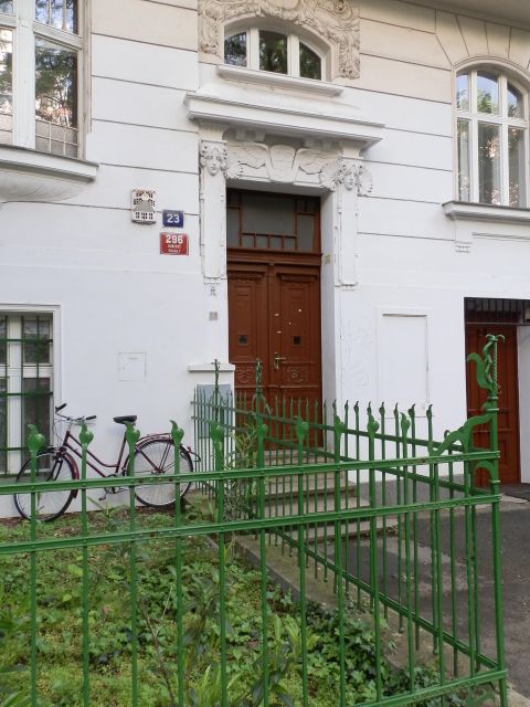 Prague: Private Prague Art Nouveau and Cubism Tour - Three Cubist Houses and the Vyšehrad stops: seeing the revolt in real space