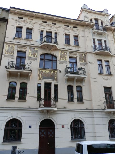 Prague: Private Prague Art Nouveau and Cubism Tour - The guide’s narration: why Max and Eva stand out on similar tours
