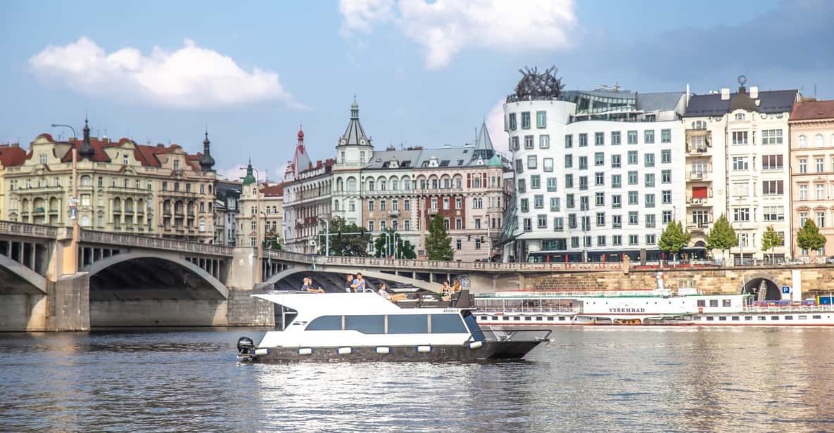 Prague: Private River Cruise with Unlimited Beer or Prosecco - Key highlights at a glance
