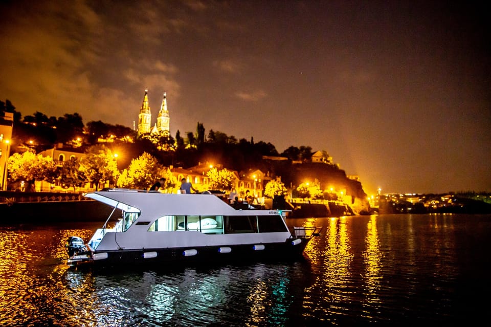 Prague: Private River Cruise with Unlimited Beer or Prosecco - Price and value for groups up to 11