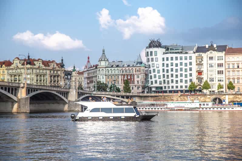 Prague: Private River Cruise with Unlimited Beer or Prosecco - 3 hours on the Vltava: what the timing feels like