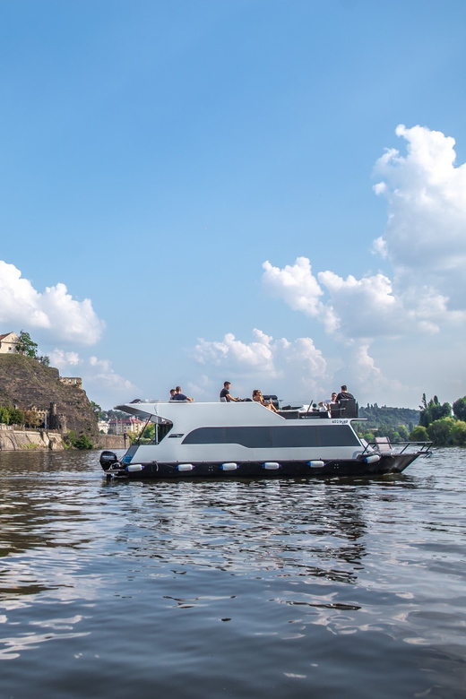 Prague: Private River Cruise with Unlimited Beer or Prosecco - Route choices: central sightseeing versus green&chill and a possible swim