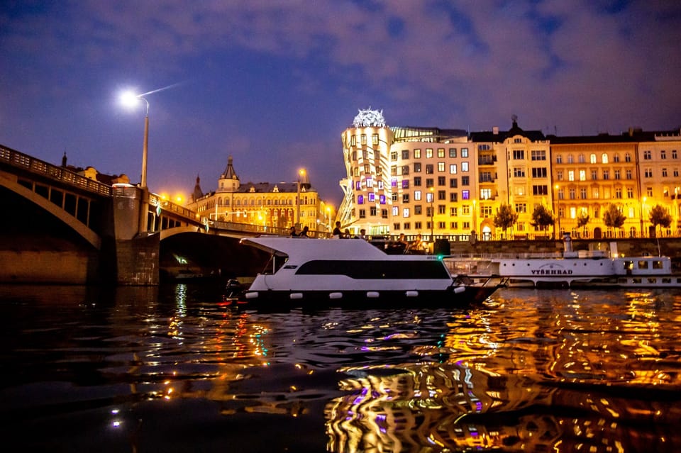 Prague: Private River Cruise with Unlimited Beer or Prosecco - Drinks plus optional packages: when it’s worth paying extra