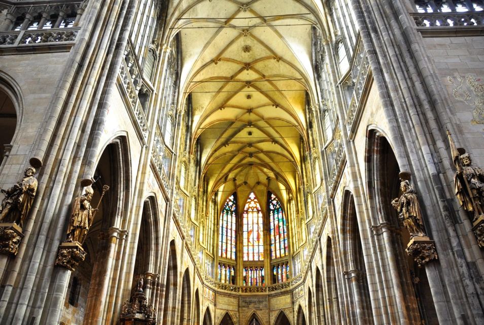 Prague Royal Castle, St Vitus, Golden Lane Tour with Tickets - What a 5-star private guide changes for you