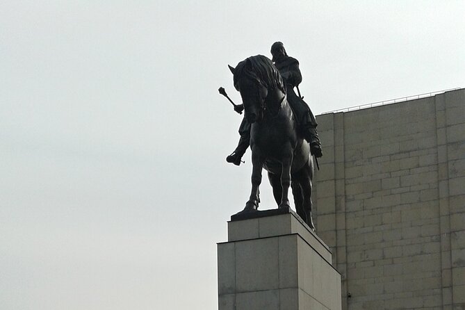 Prague Running Tour: City Highlights And Hidden Places - Meeting at Václavské náměstí: the start that sets the mood