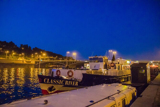 Prague: Sightseeing Boat Cruise with Buffet Dinner - The 3-hour route: what each stop means for your photos