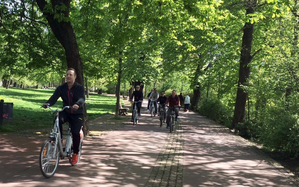 Prague: Stunning Viewpoints, Castle, City & Park Bike Tour - Price and value: what you get for $88