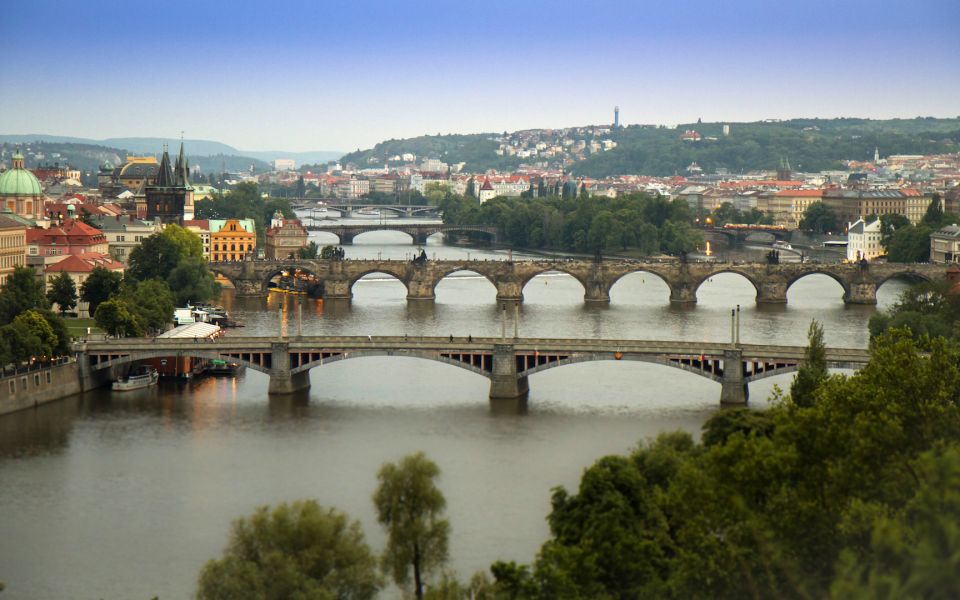 Prague: Stunning Viewpoints, Castle, City & Park E-Bike Tour - Entering the e-bike rhythm around Praha Bike in Prague 1