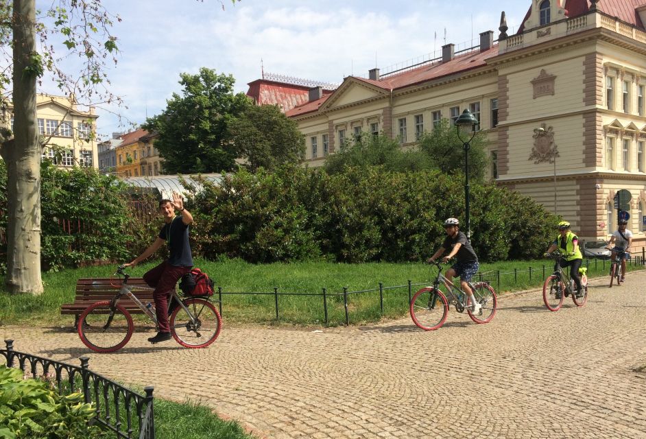 Prague: Stunning Viewpoints, Castle, City & Park E-Bike Tour - Letná Park viewpoints: where the city map clicks into place