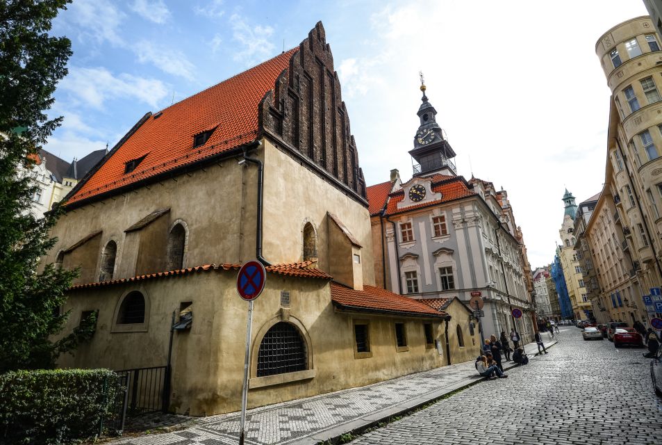 Prague: Synagogues and Jewish Quarter Private Walking Tour - The walk through former ghetto streets: what to look for