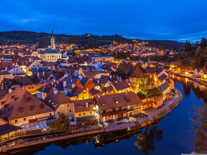 Prague: Transfer to Vienna via fabulous Cesky Krumlov - Second guided tour plus castle time: Krumlov Castle as the centerpiece