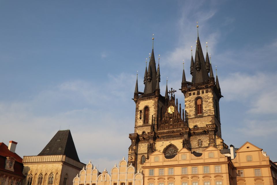 Prague: Vintage Car Ride and Walking Tour - Prague Castle: dropping off early and learning the site