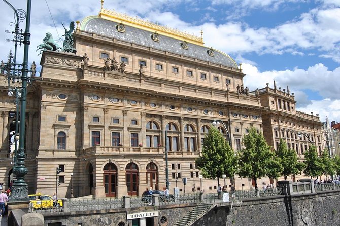 Prague's charming old places tour in Russian language - Where You Meet and How the Afternoon Timing Plays Out