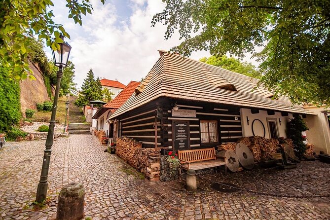 Prague's charming old places tour in Russian language - Josefov, the Jewish Quarter: Streets, Synagogues, and the Old Cemetery